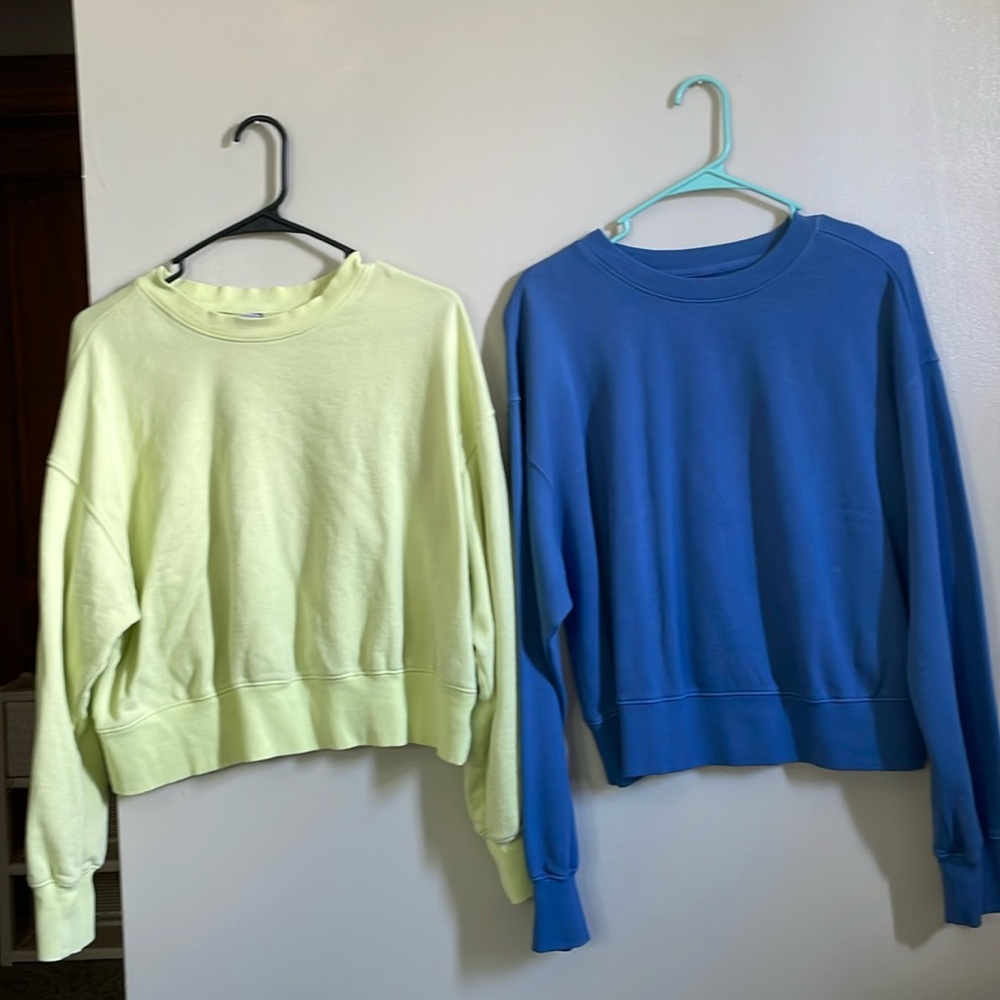 Lot of two cropped Old Navy crewneck sweatshirts